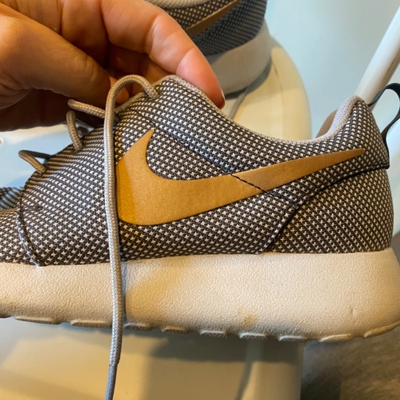 Nike Roshe - Picture 2 of 4